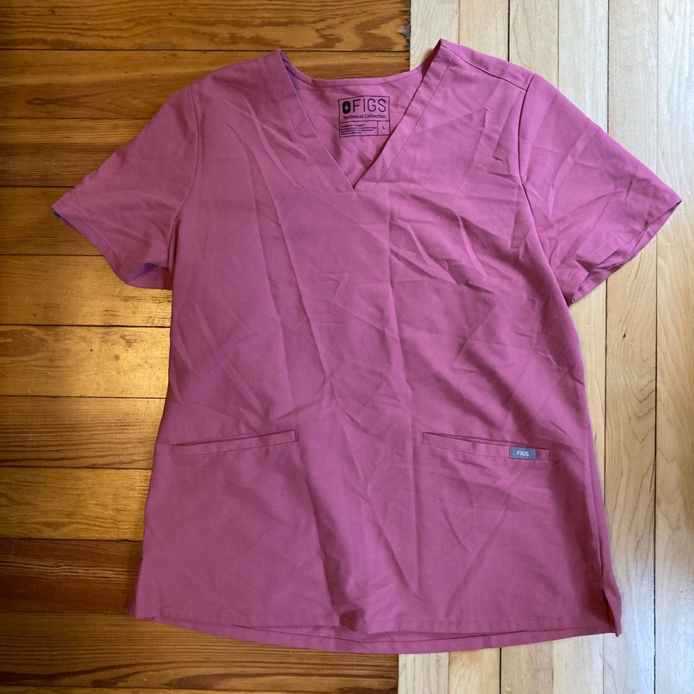 EUC L Figs Casma three-pocket scrub top in quartz